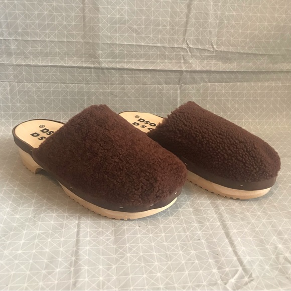 Rosa Mosa Shoes - NWOT Rosa Mosa Pantoffle Curly Teddy Brown Clogs 37